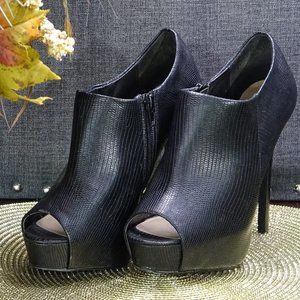 Steve Madden peep toe ankle heel/boots (black) size 9k